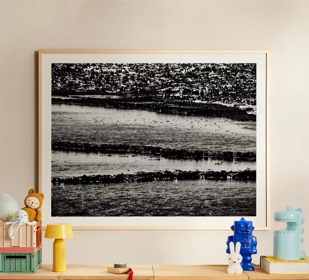 Spiaggia di Sdot Yam poster con telaio in alluminio da Tal Paz-Fridman