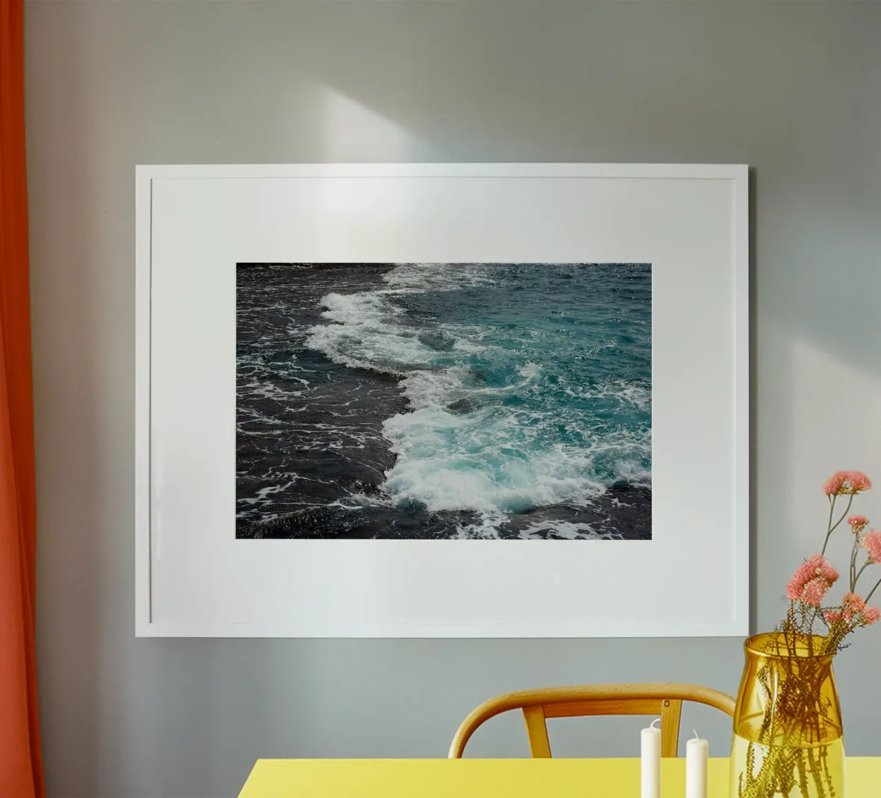 Spiaggia di Sdot Yam poster con telaio in legno da Tal Paz-Fridman
