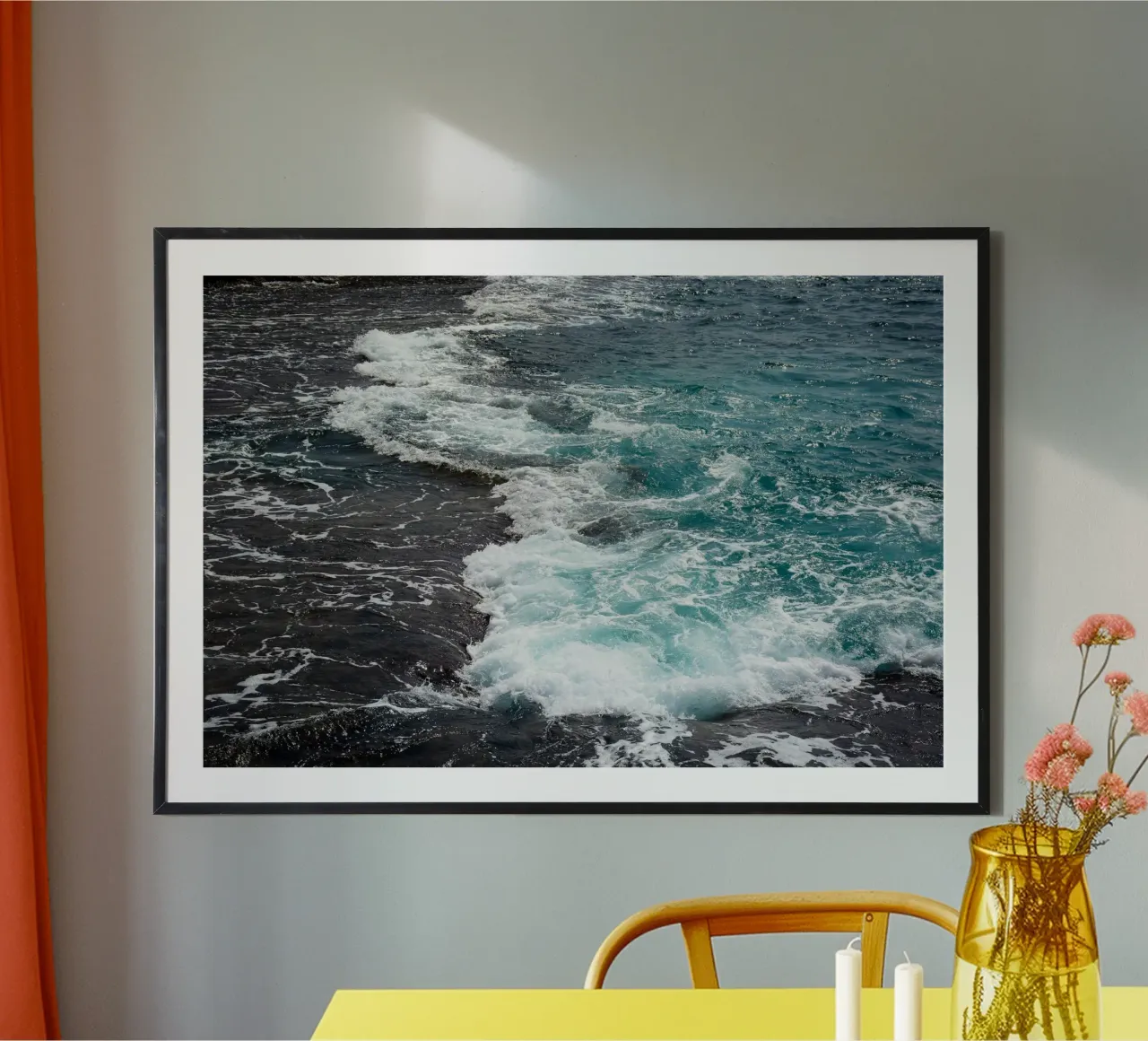 Spiaggia di Sdot Yam poster con telaio in legno da Tal Paz-Fridman