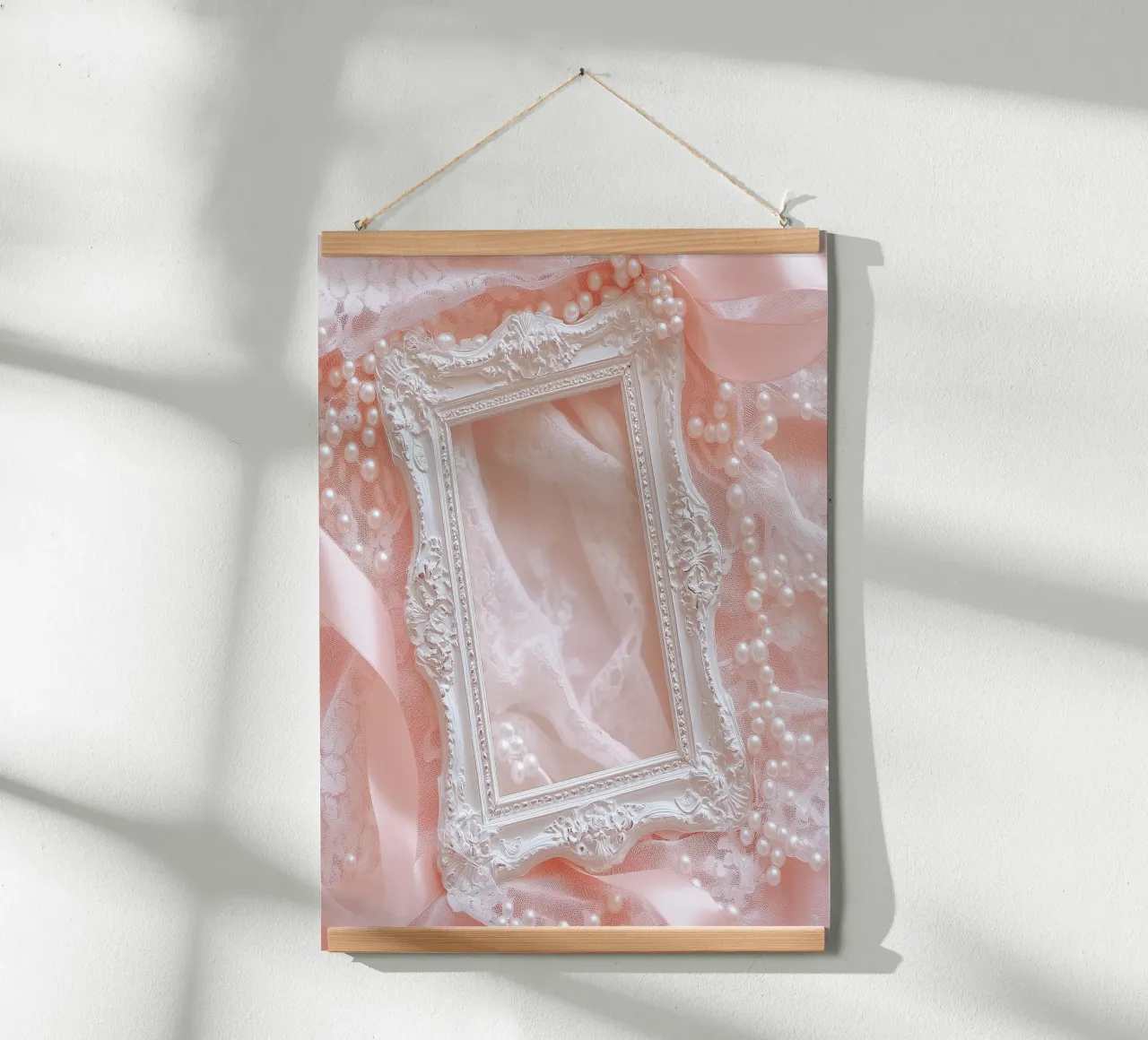 Sussurri in rosa poster con telaio in plastica da StillVibe Home