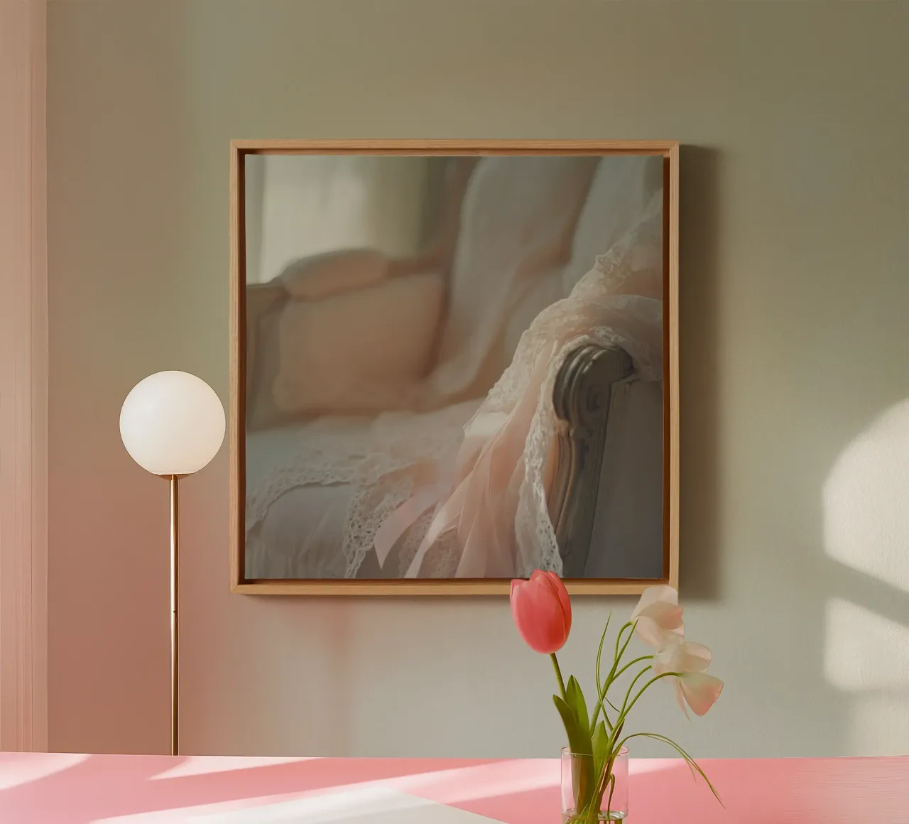 Sussurri in rosa tela con Cornice a cassetta da StillVibe Home