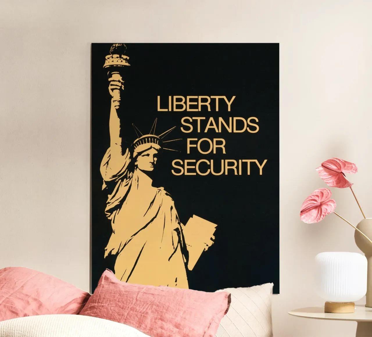 Poster di propaganda d'epoca "Liberty Stands for Security" (La libertà è sinonimo di sicurezza) poster da homdeco