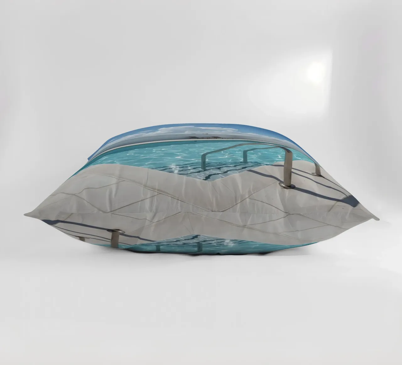 Piscina sul tetto con scala di accesso e cielo blu cuscino da DesignDoodle