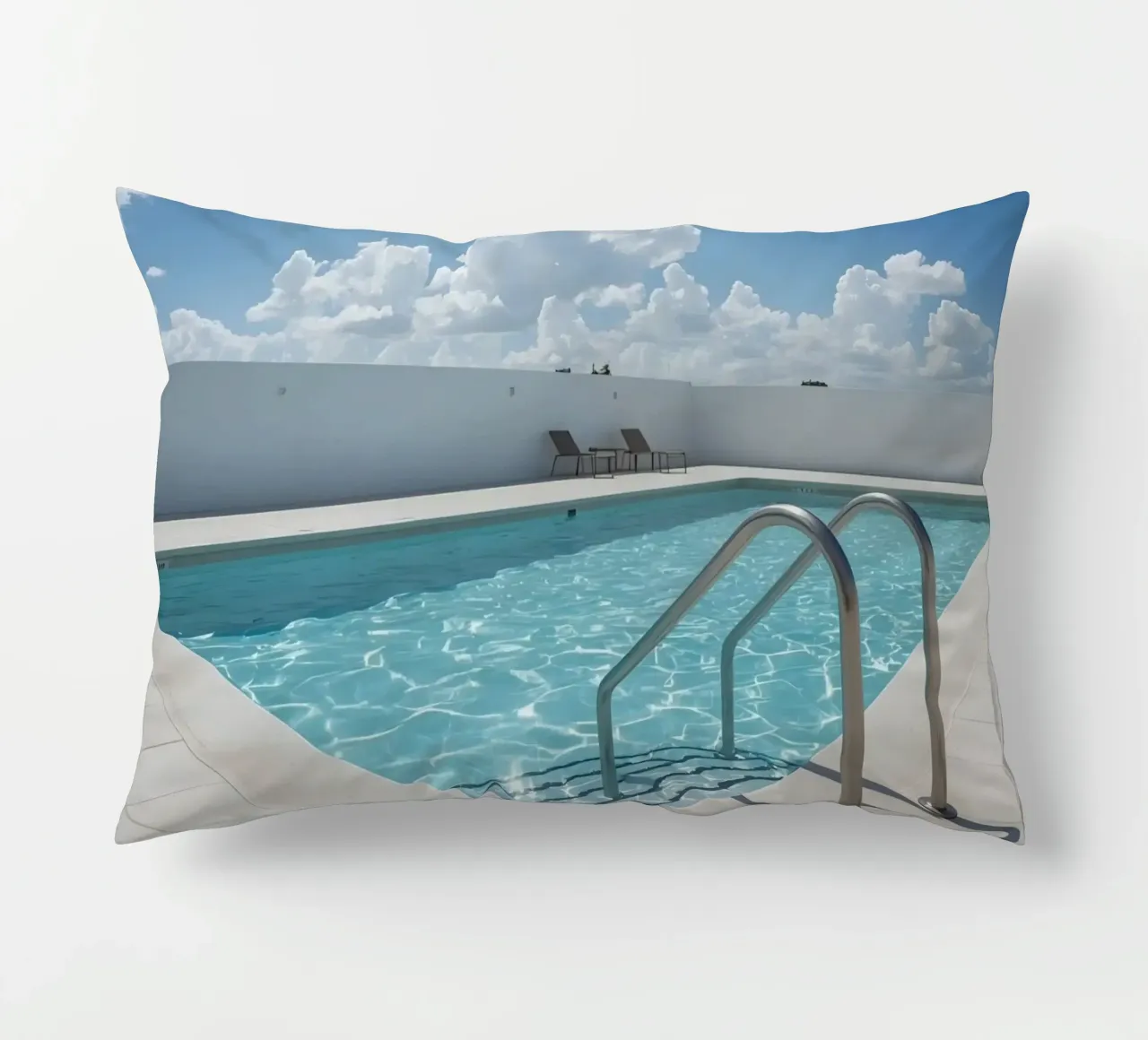 Piscina sul tetto con scala di accesso e cielo blu cuscino da DesignDoodle