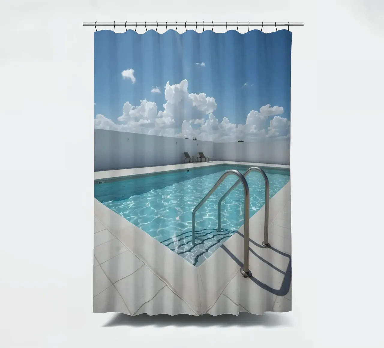 Piscina sul tetto con scala di accesso e cielo blu tenda da doccia da DesignDoodle