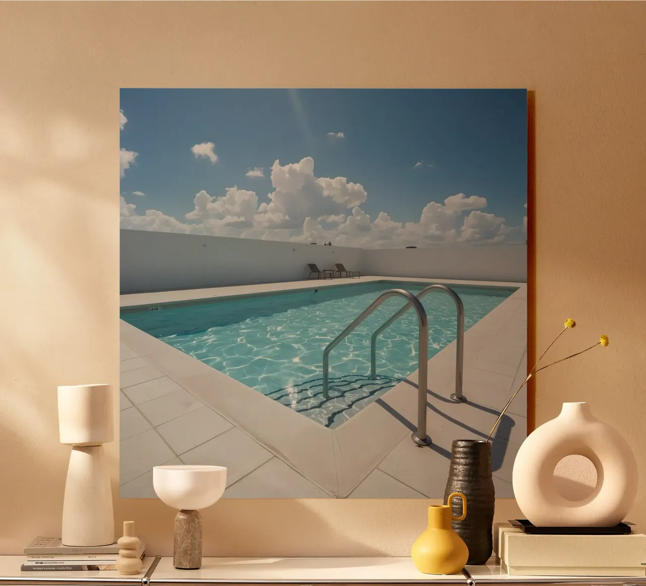 Piscina sul tetto con scala di accesso e cielo blu alluminio dibond da DesignDoodle