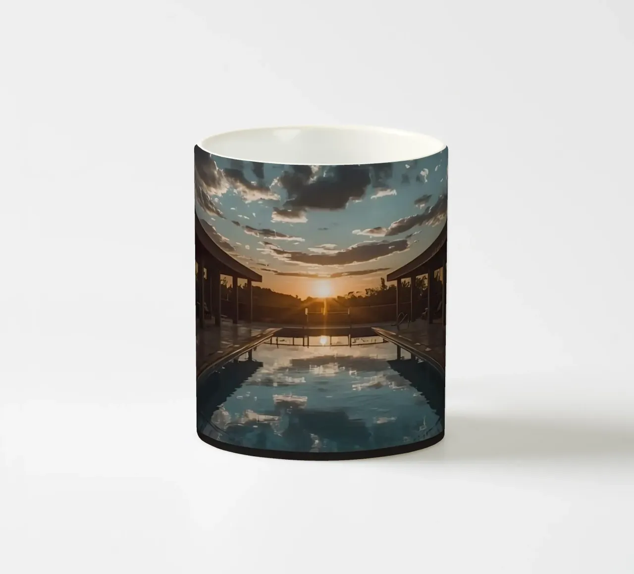 Zwembad met zonsondergang en overdekte structuren keramische mok van DesignDoodle