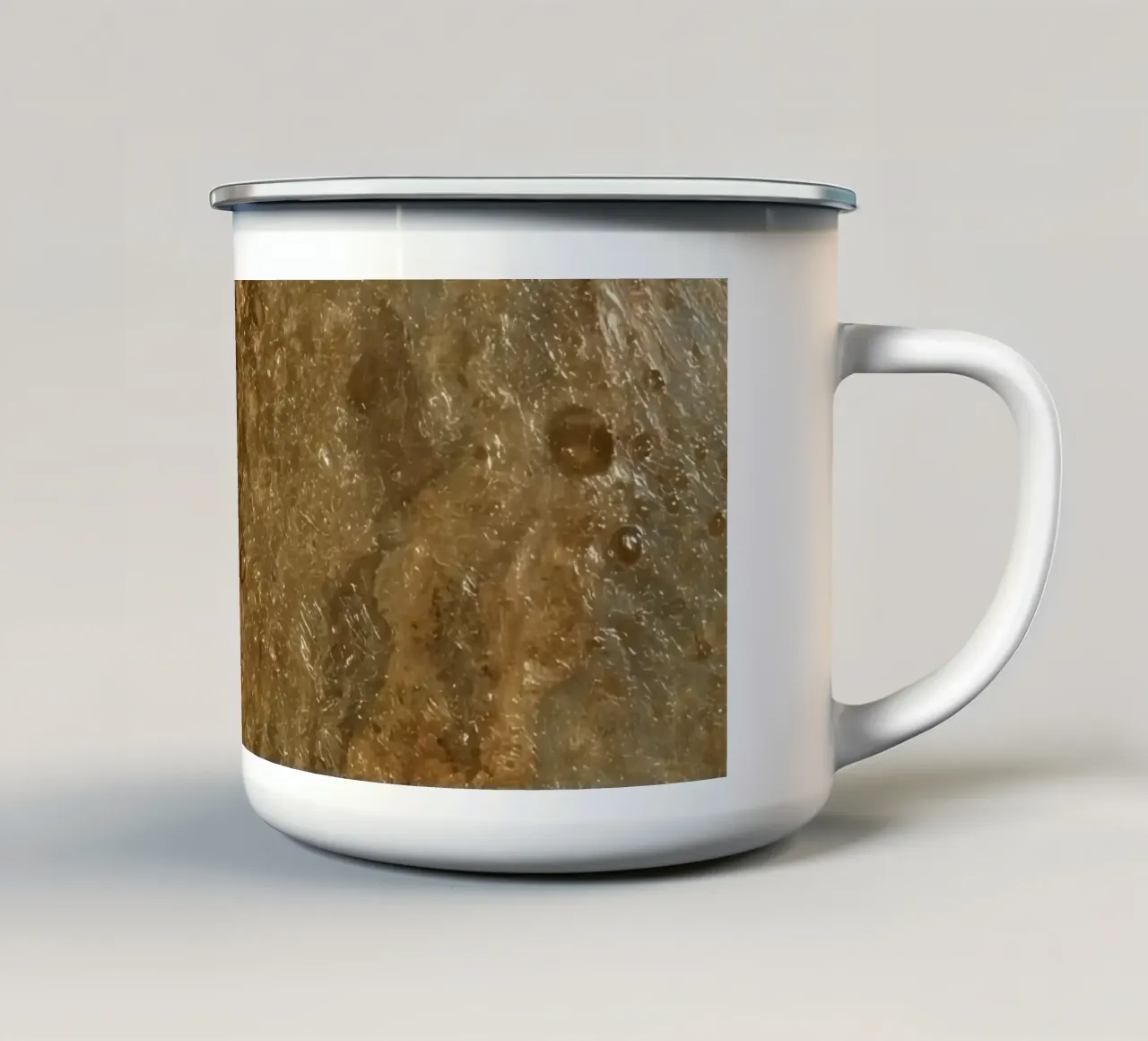 Superficie strutturata marrone e beige con bolle tazza in smalto da DesignDoodle