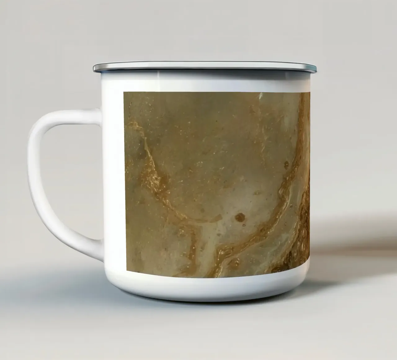 Superficie strutturata marrone e beige con bolle tazza in smalto da DesignDoodle