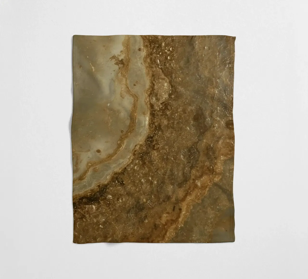 Strukturierte braune und beigefarbene Oberfläche mit Luftblasen Fleecedecke von DesignDoodle