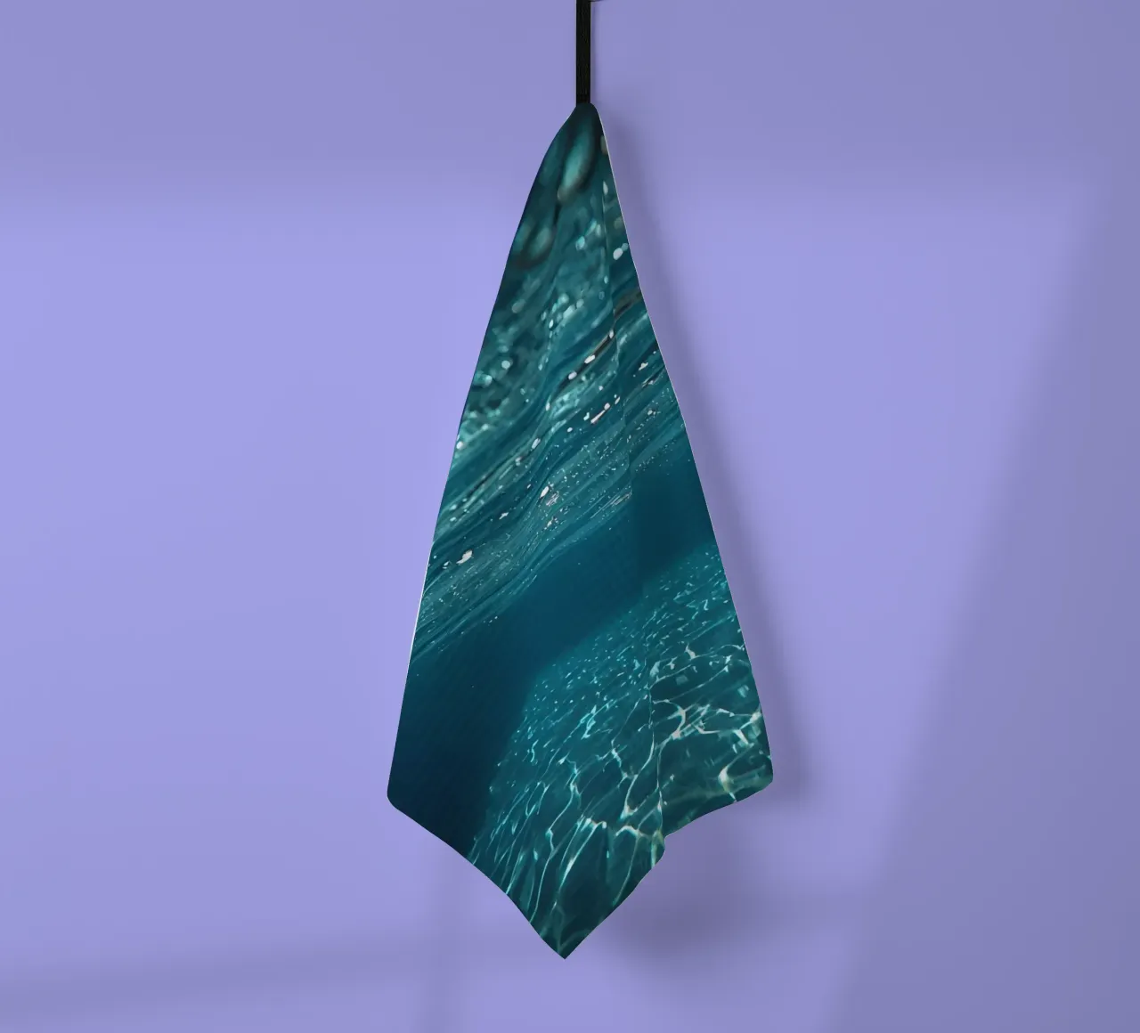 Vue sous-marine de la surface et du fond de l'eau avec de la lumière torchon de DesignDoodle