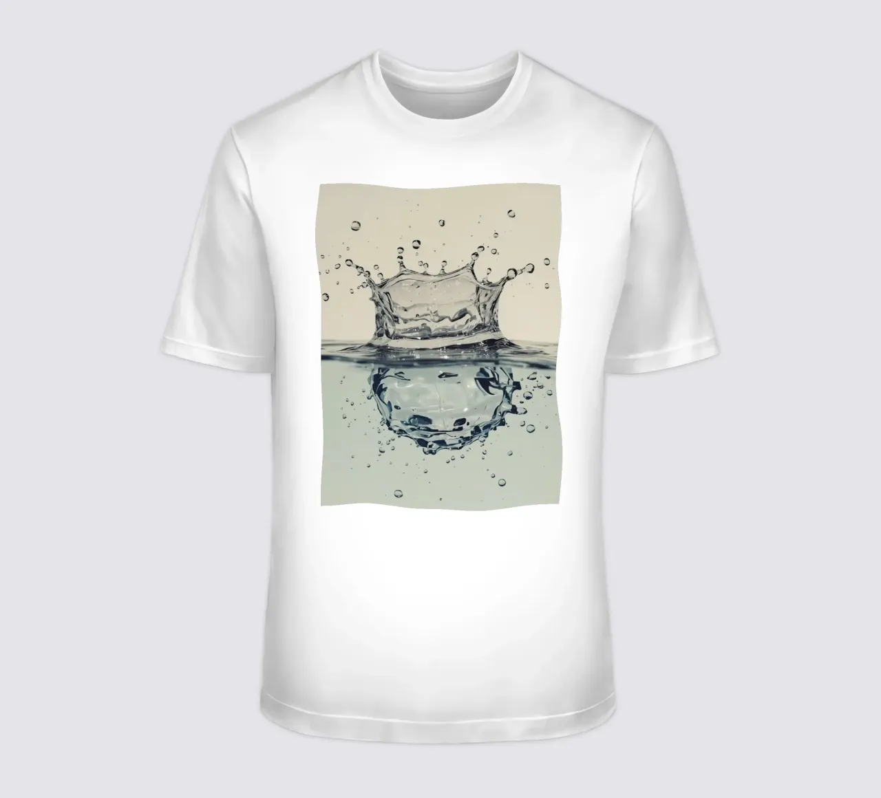 Corona a schizzi d'acqua con riflessi e gocce t-shirt da DesignDoodle