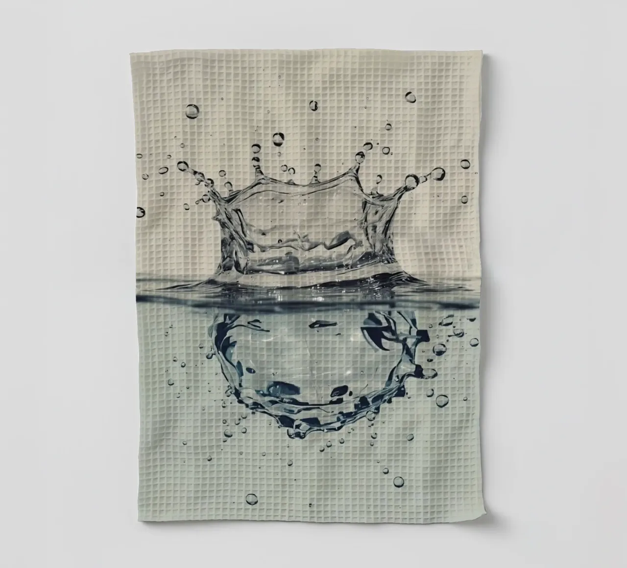 Corona a schizzi d'acqua con riflessi e gocce canovaccio da cucina da DesignDoodle