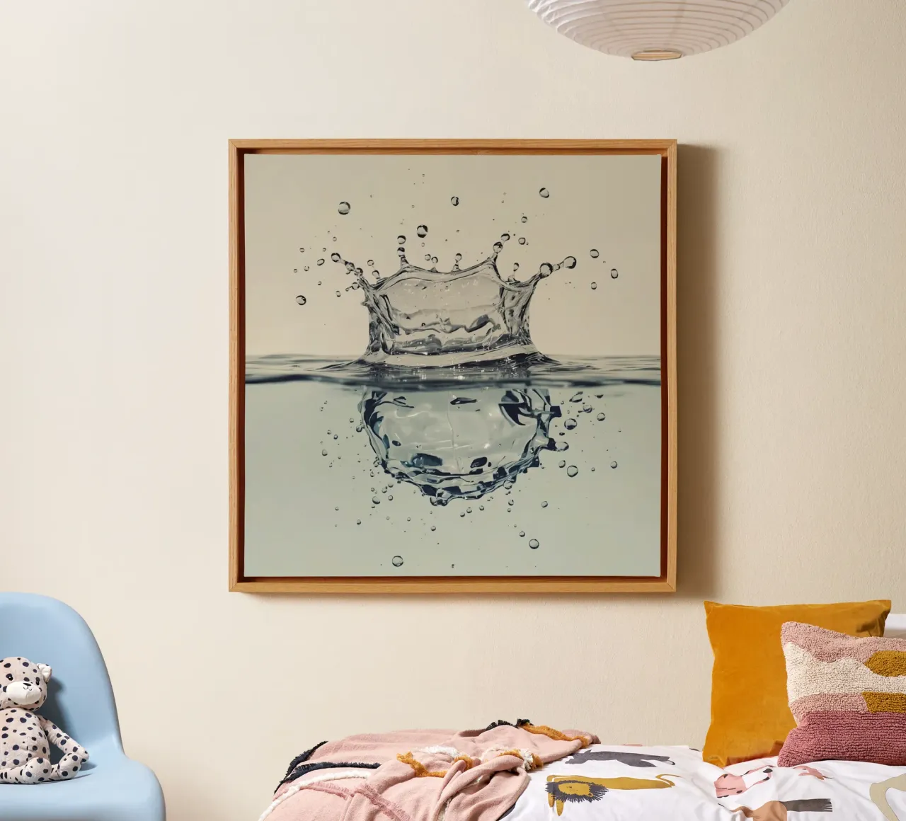 Corona a schizzi d'acqua con riflessi e gocce tela con Cornice a cassetta da DesignDoodle