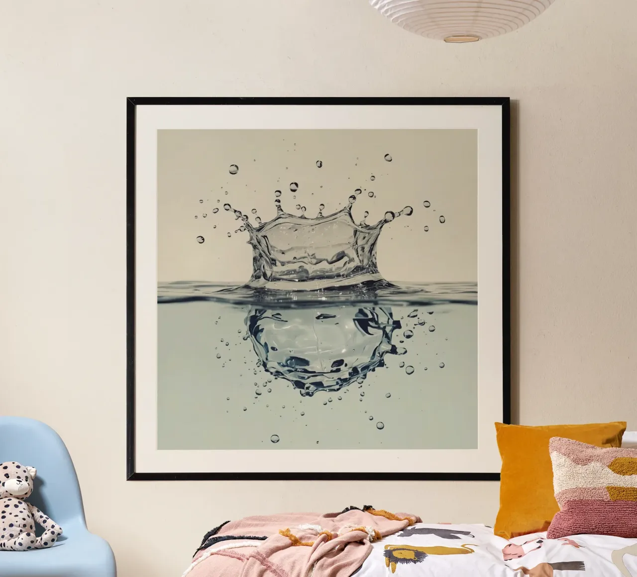 Corona a schizzi d'acqua con riflessi e gocce poster da DesignDoodle