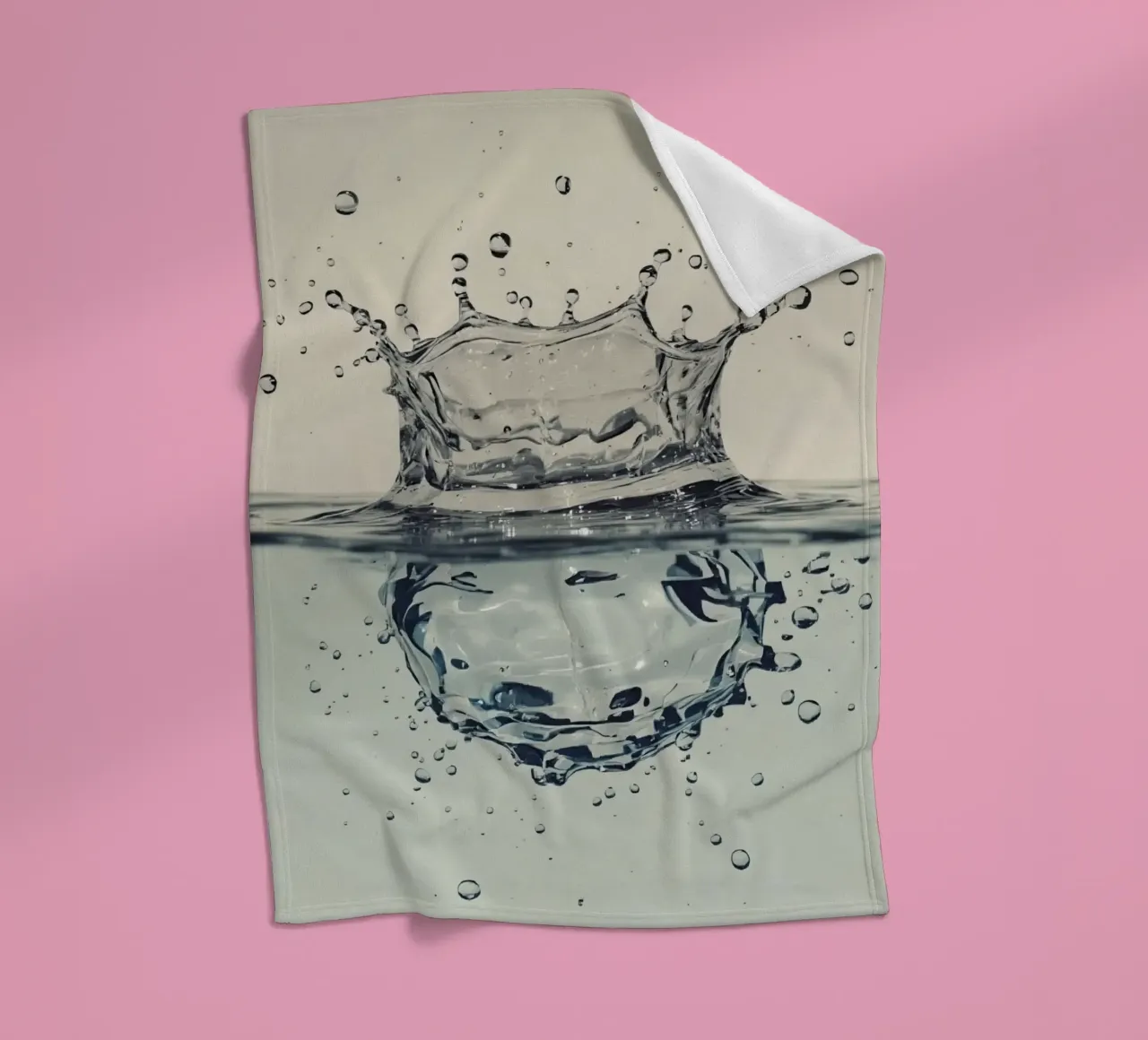 Corona a schizzi d'acqua con riflessi e gocce coperta in pile da DesignDoodle