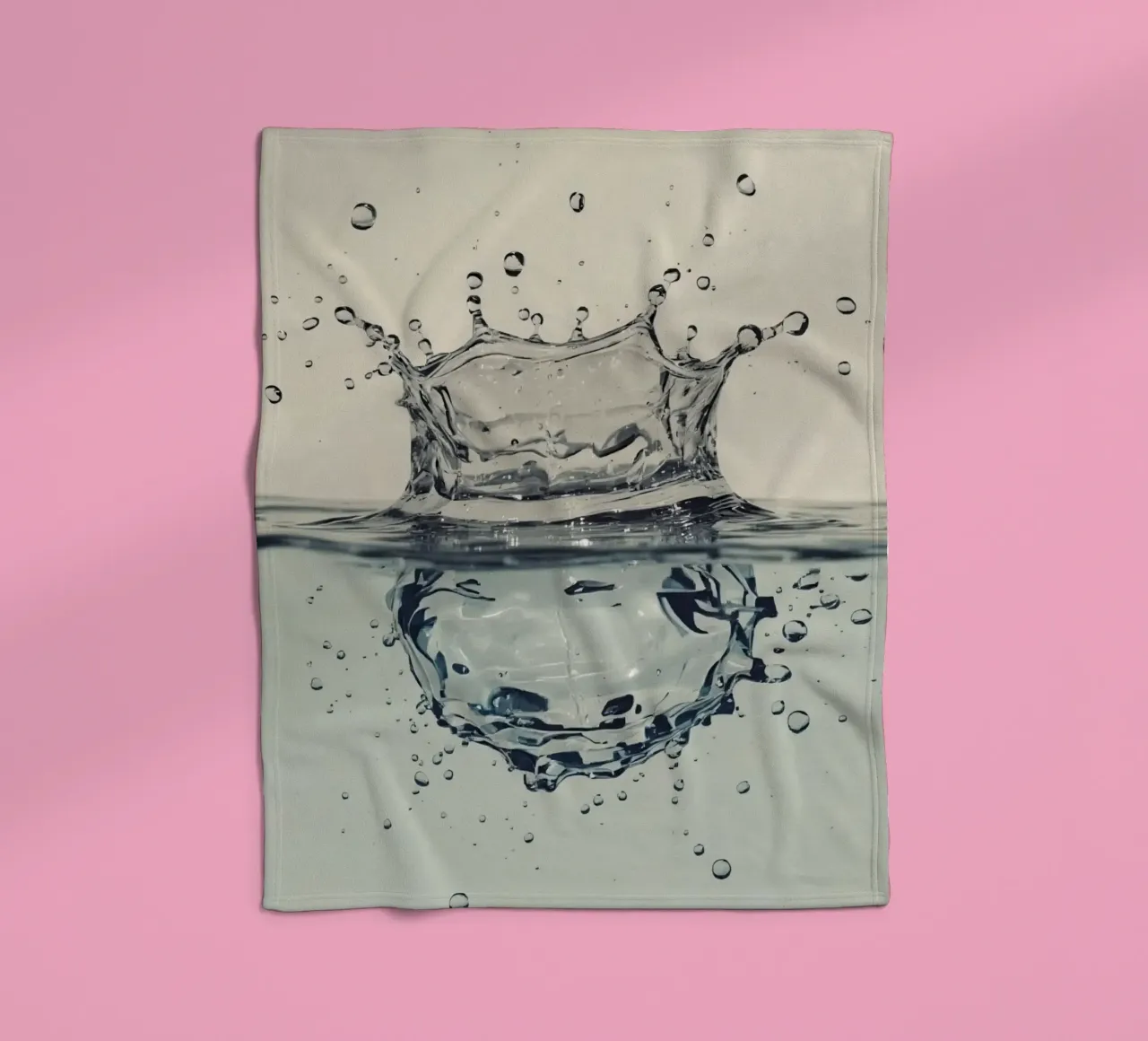 Corona a schizzi d'acqua con riflessi e gocce coperta in pile da DesignDoodle