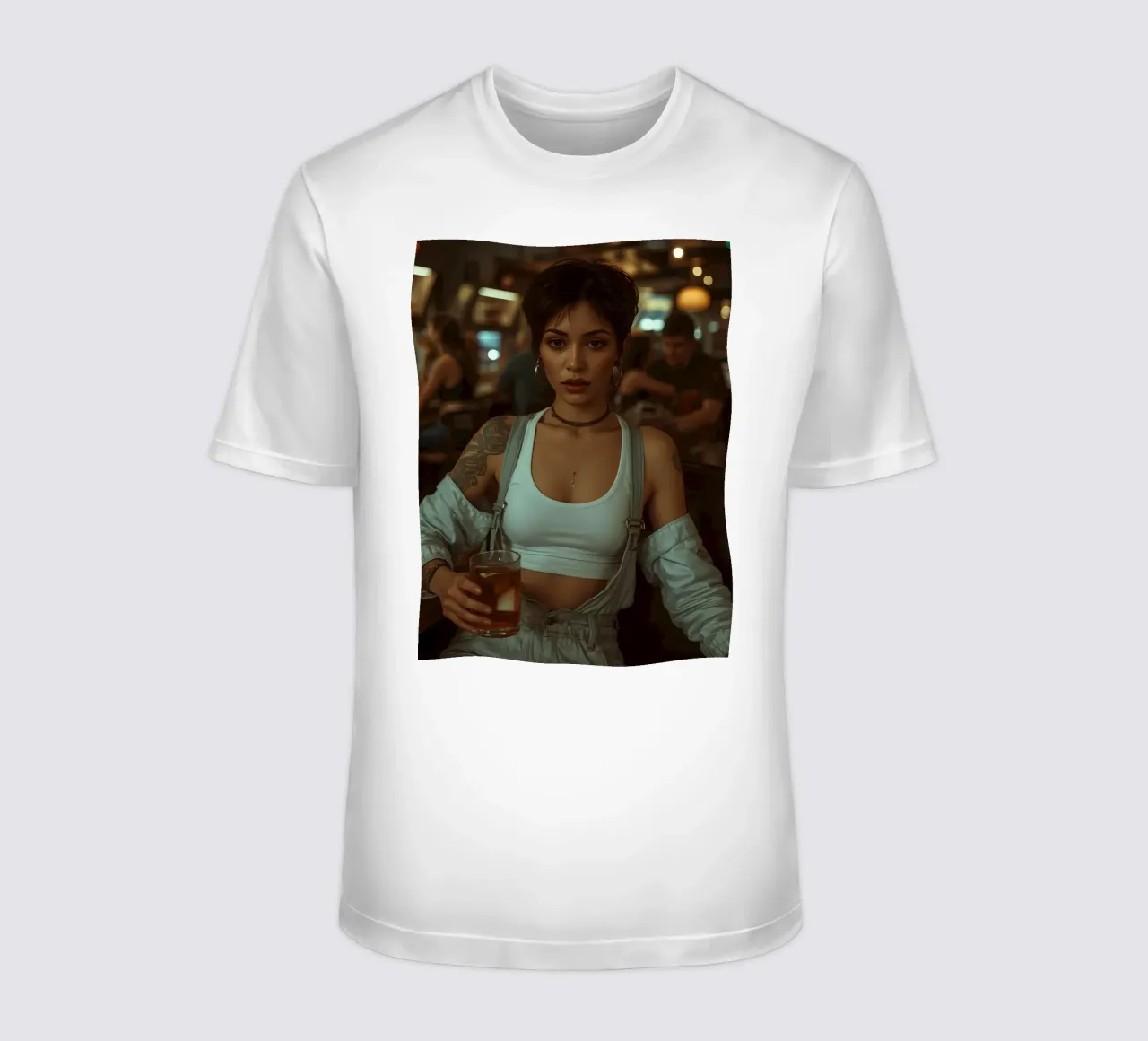 Donna con un drink in mano in un bar t-shirt da DesignDoodle