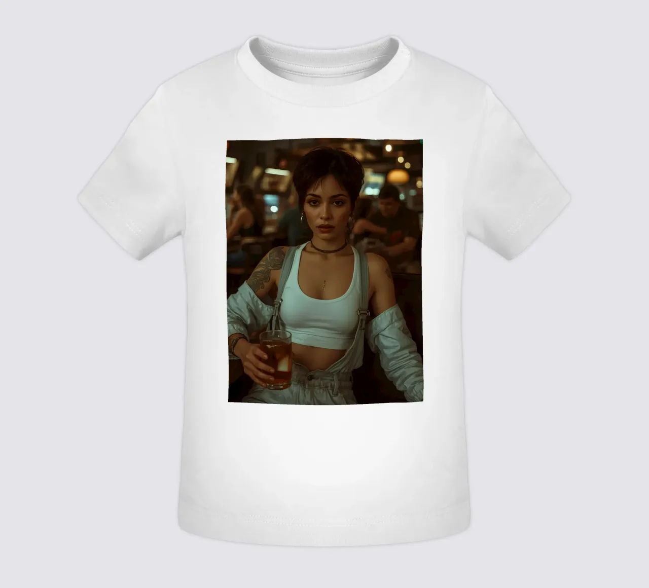 Donna con un drink in mano in un bar maglietta neonato da DesignDoodle