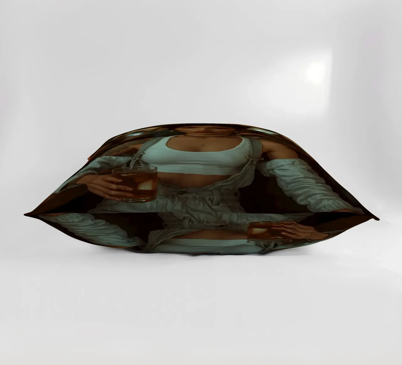 Donna con un drink in mano in un bar cuscino da DesignDoodle