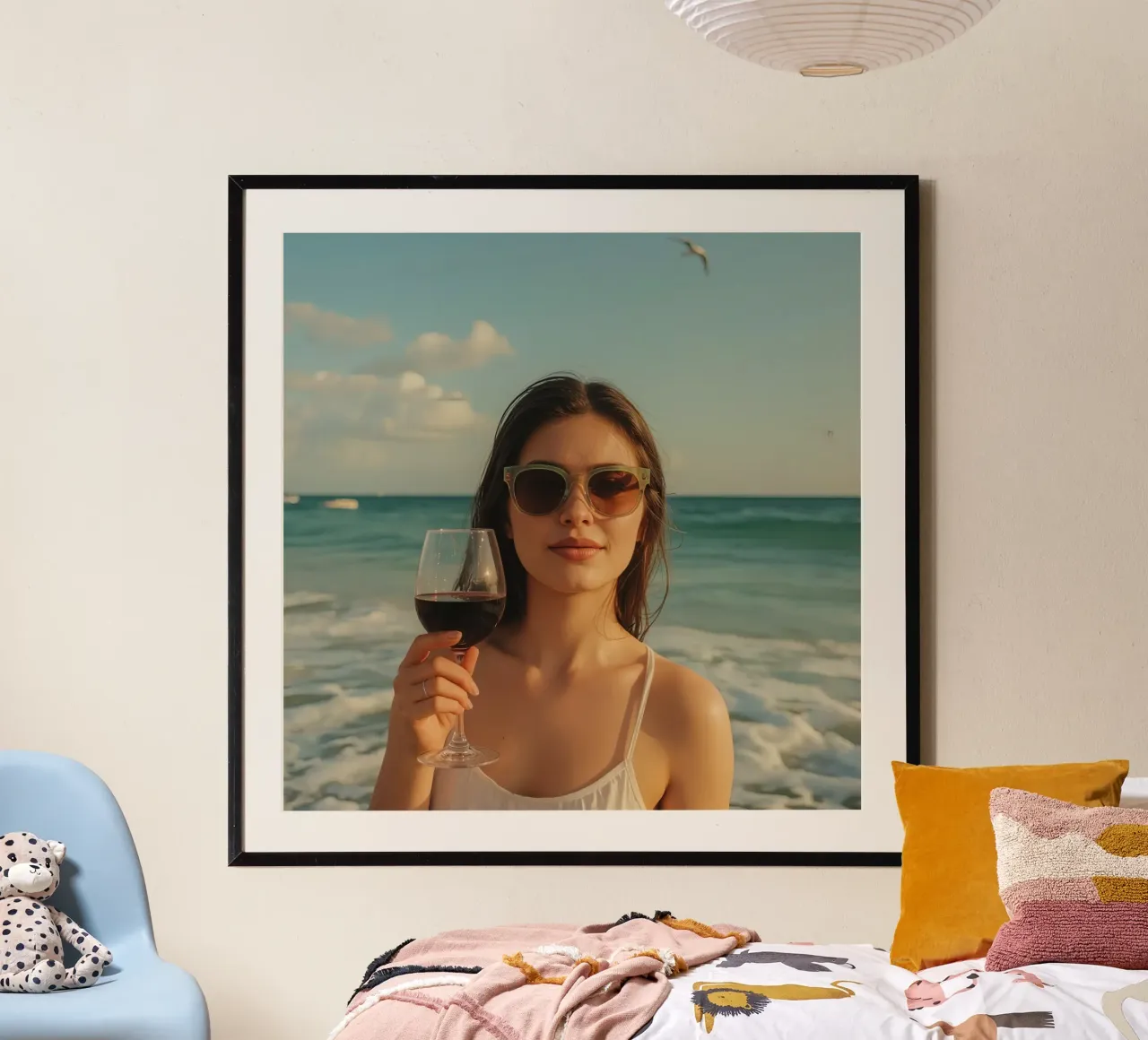 Donna con bicchiere di vino sulla spiaggia poster da DesignDoodle