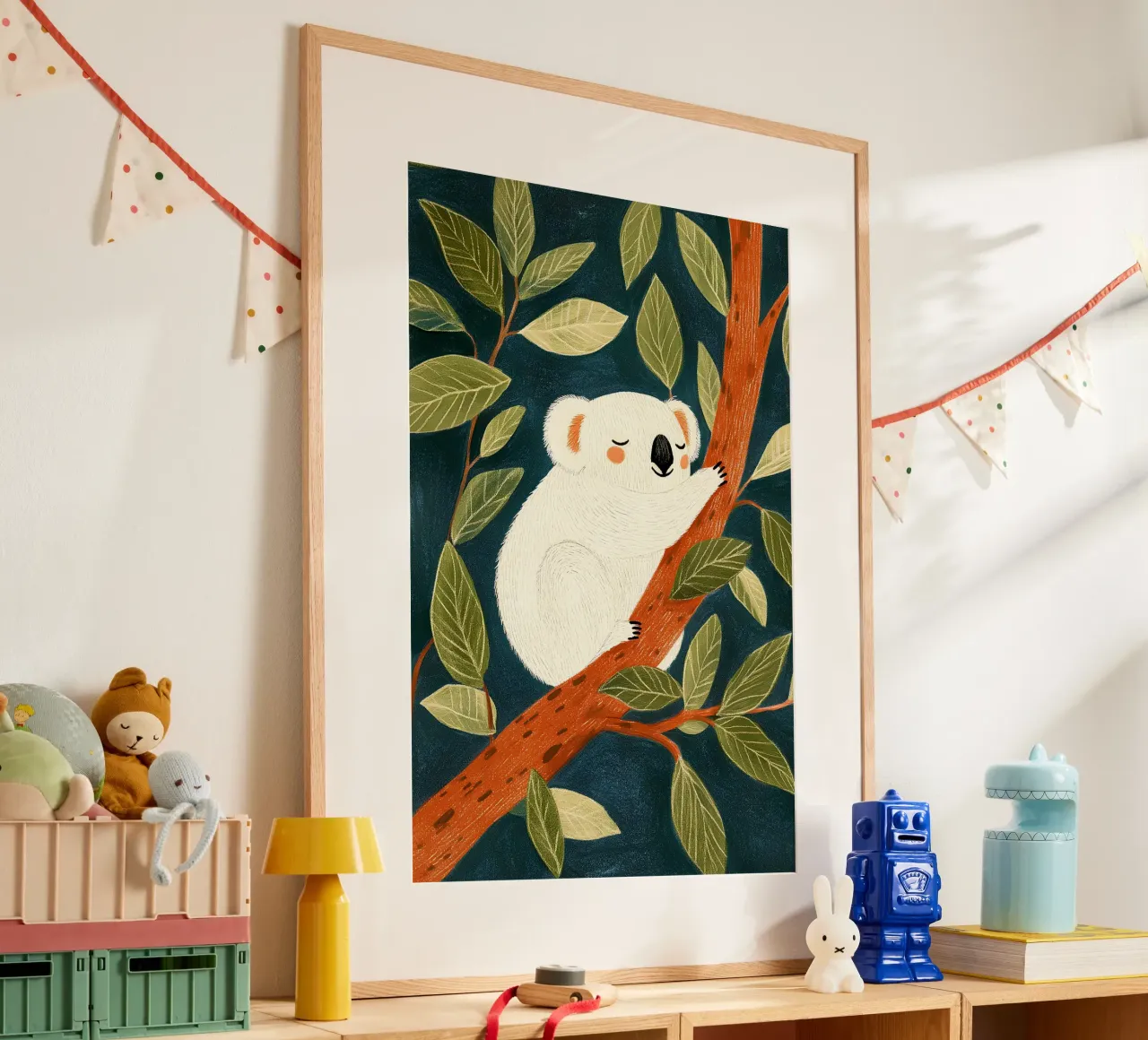 Koala addormentato poster con telaio in legno da Curious Canvas