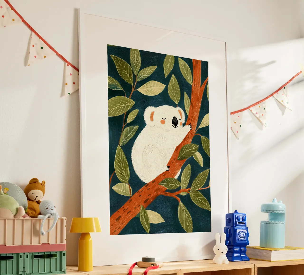 Koala addormentato poster con telaio in legno da Curious Canvas