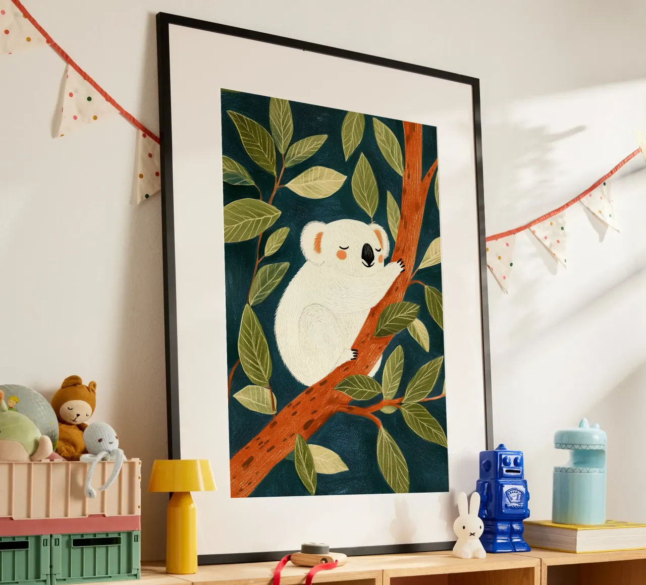 Koala addormentato poster con telaio in legno da Curious Canvas