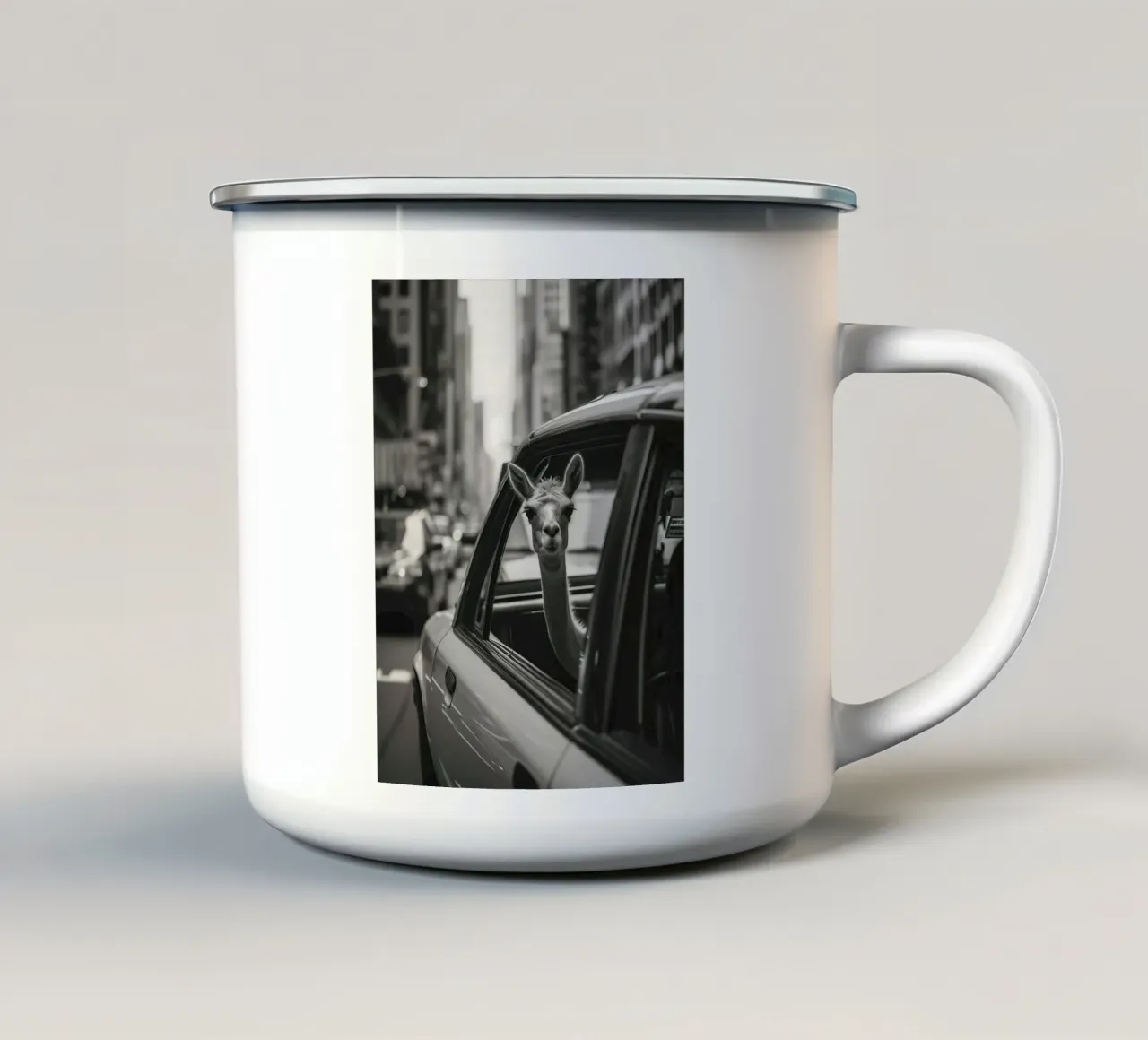 Il lama viaggiatore a New York tazza in smalto da michelle seitz