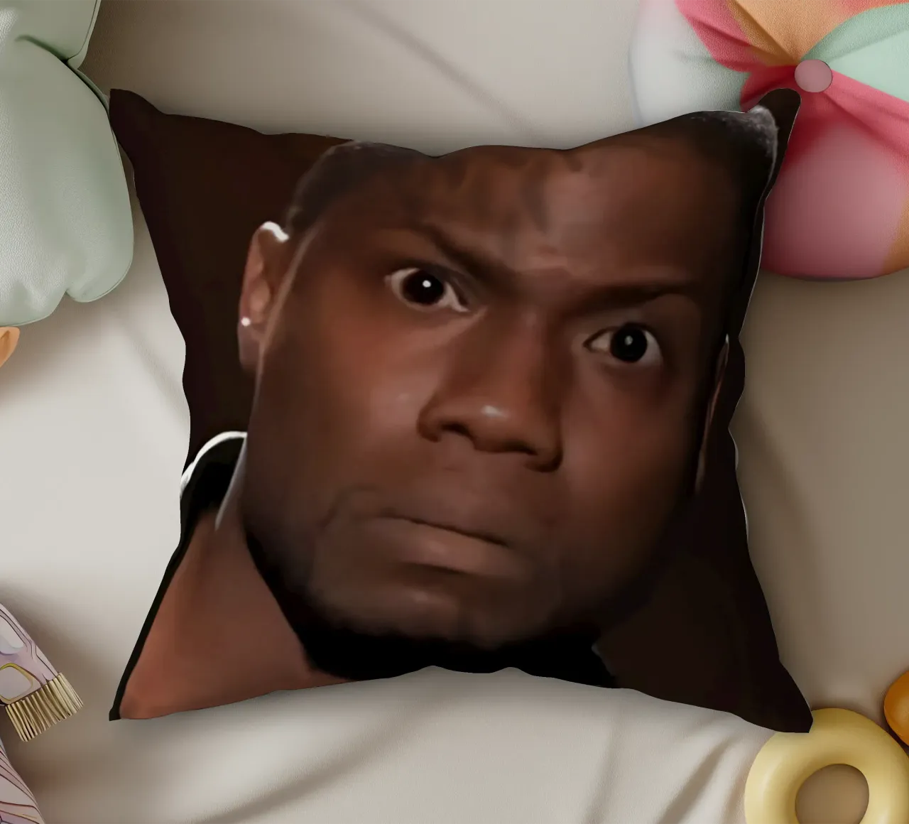"Did just hear that right?" cuscino da Low poly art