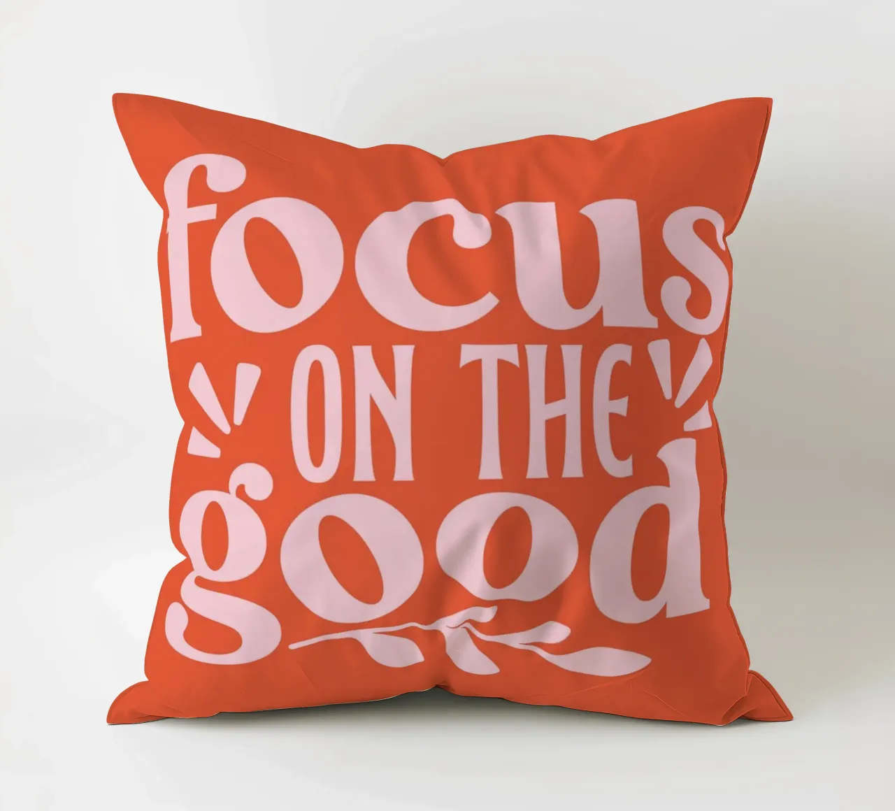 "Design tipografico "Focus on the Good cuscino da Ink &Echo