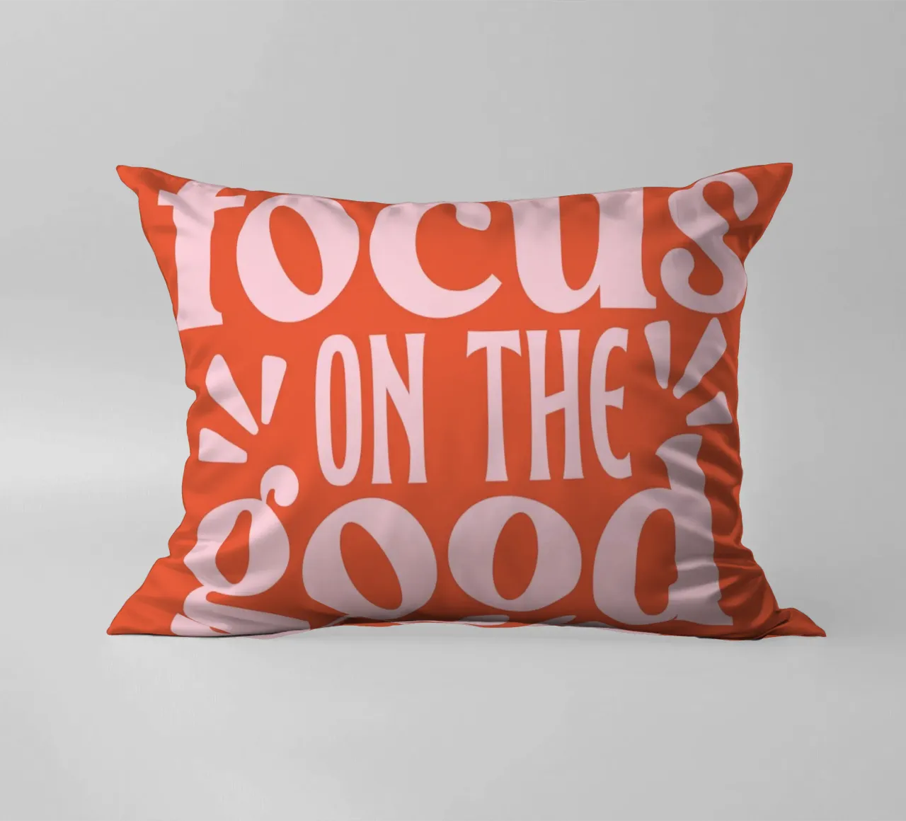 "Design tipografico "Focus on the Good cuscino da Ink &Echo
