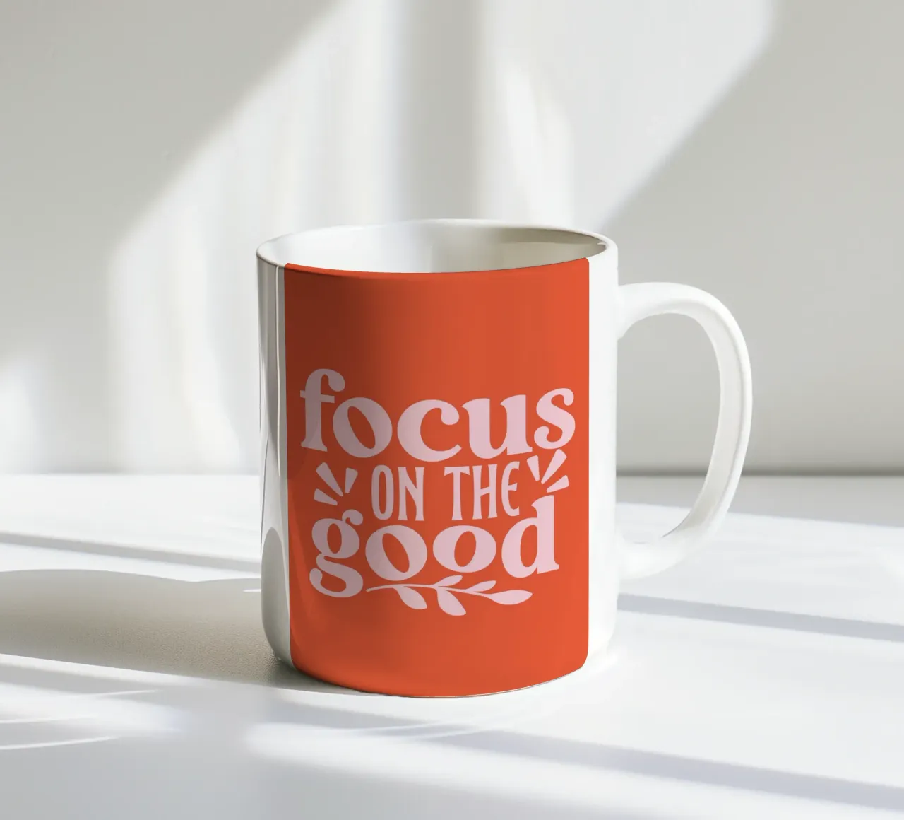 "Design tipografico "Focus on the Good tazza in ceramica da Ink &Echo