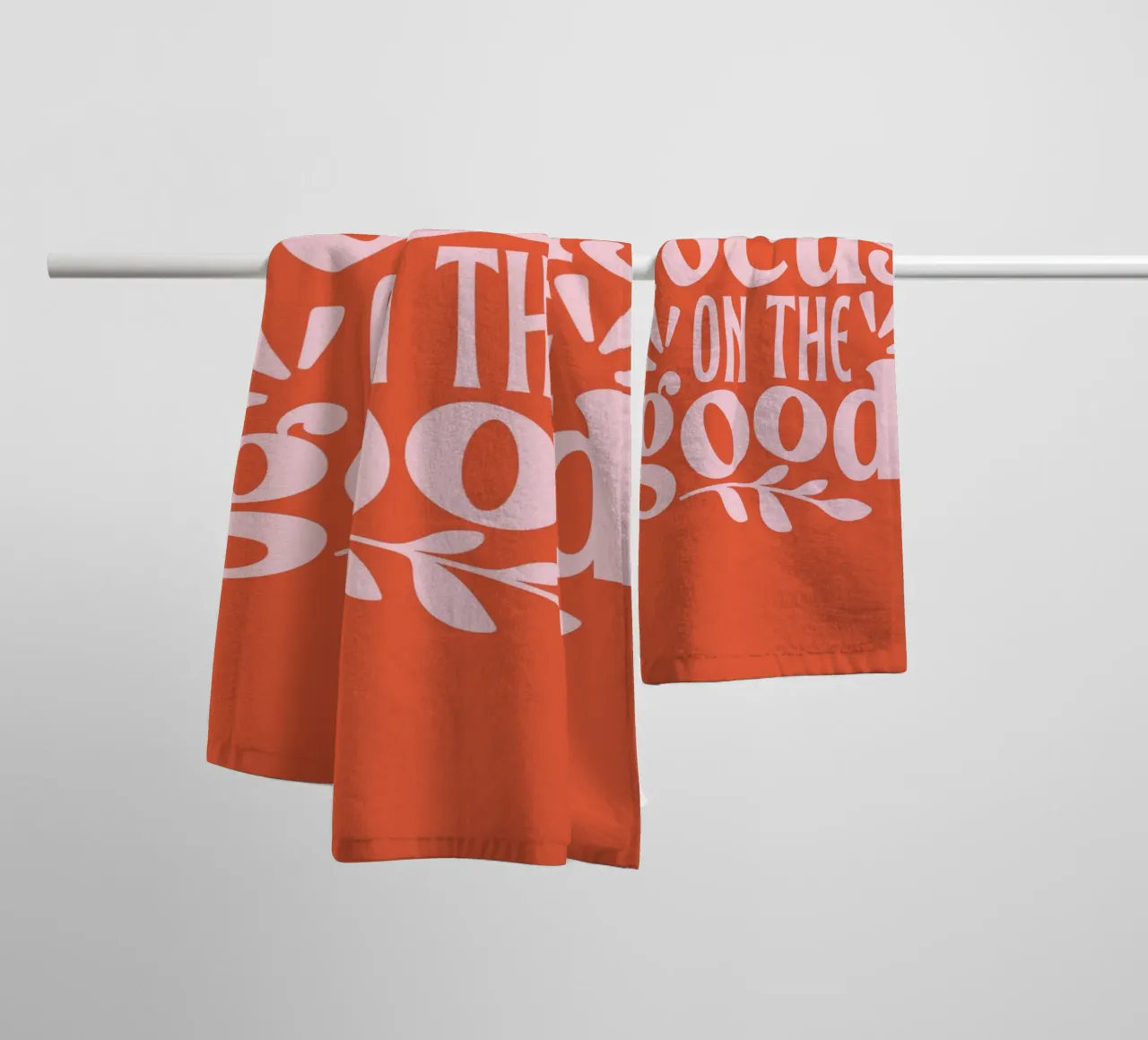 "Design tipografico "Focus on the Good asciugamano da bagno da Ink &Echo