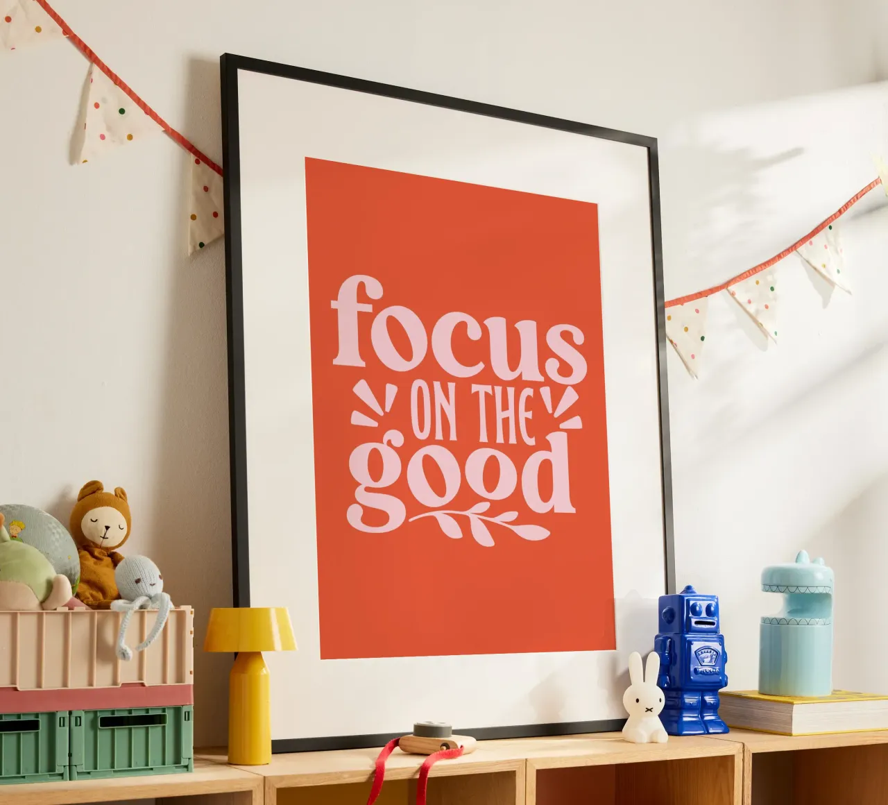 "Design tipografico "Focus on the Good poster con telaio in legno da Ink &Echo