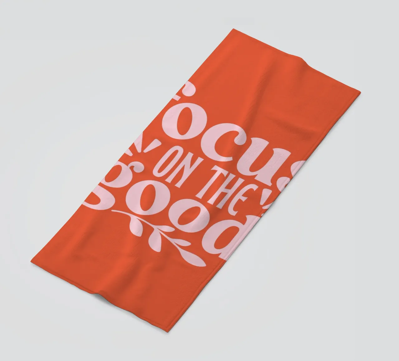 "Design tipografico "Focus on the Good telo mare da Ink &Echo