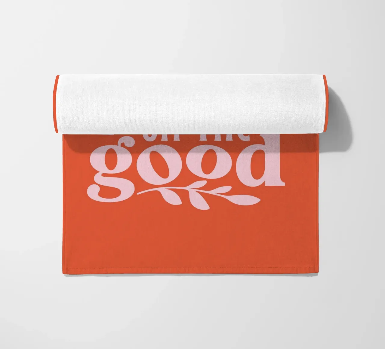"Design tipografico "Focus on the Good telo mare da Ink &Echo