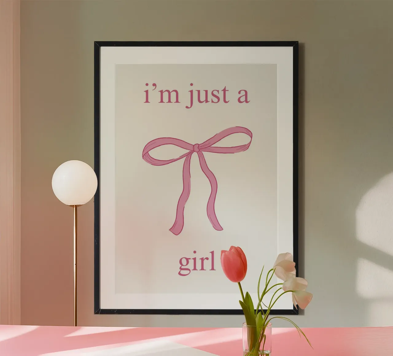 Soft Feminine Quote Print - "I'm Just a Girl" (Je suis juste une fille) poster avec cadre en plastique de Ink &Echo