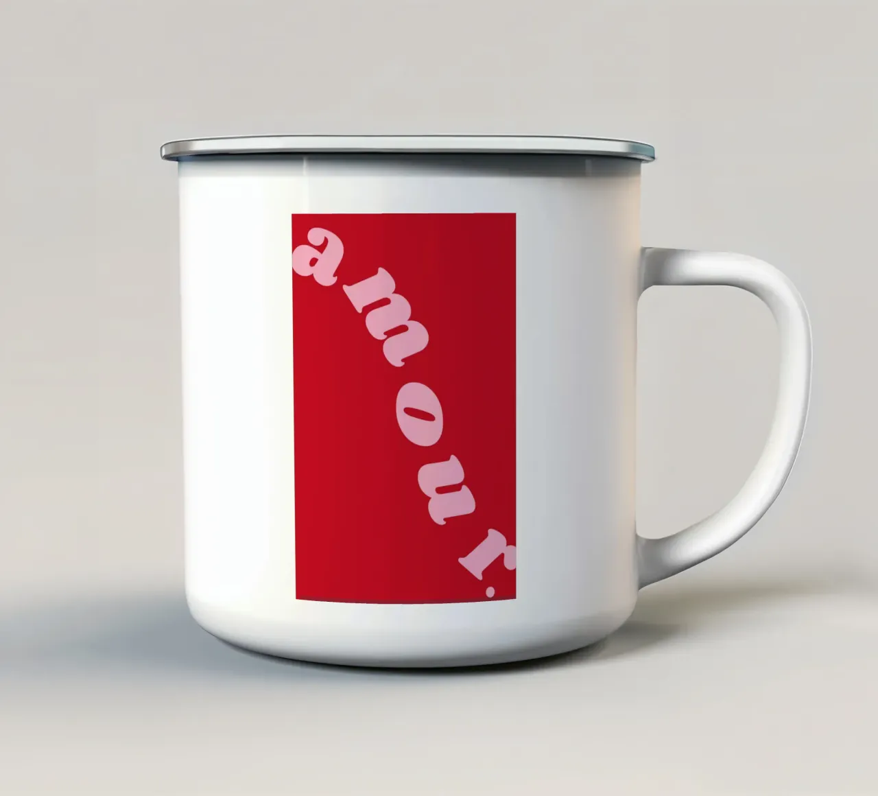 Audace stampa d'amore francese - "Amour." in rosa su rosso tazza in smalto da Ink &Echo