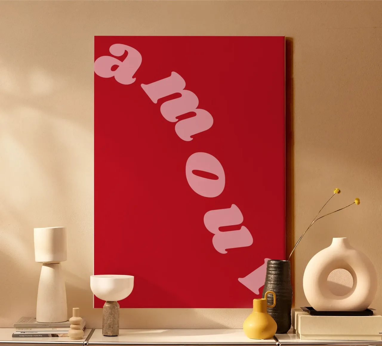 Audace stampa d'amore francese - "Amour." in rosa su rosso tela con Cornice a cassetta da Ink &Echo