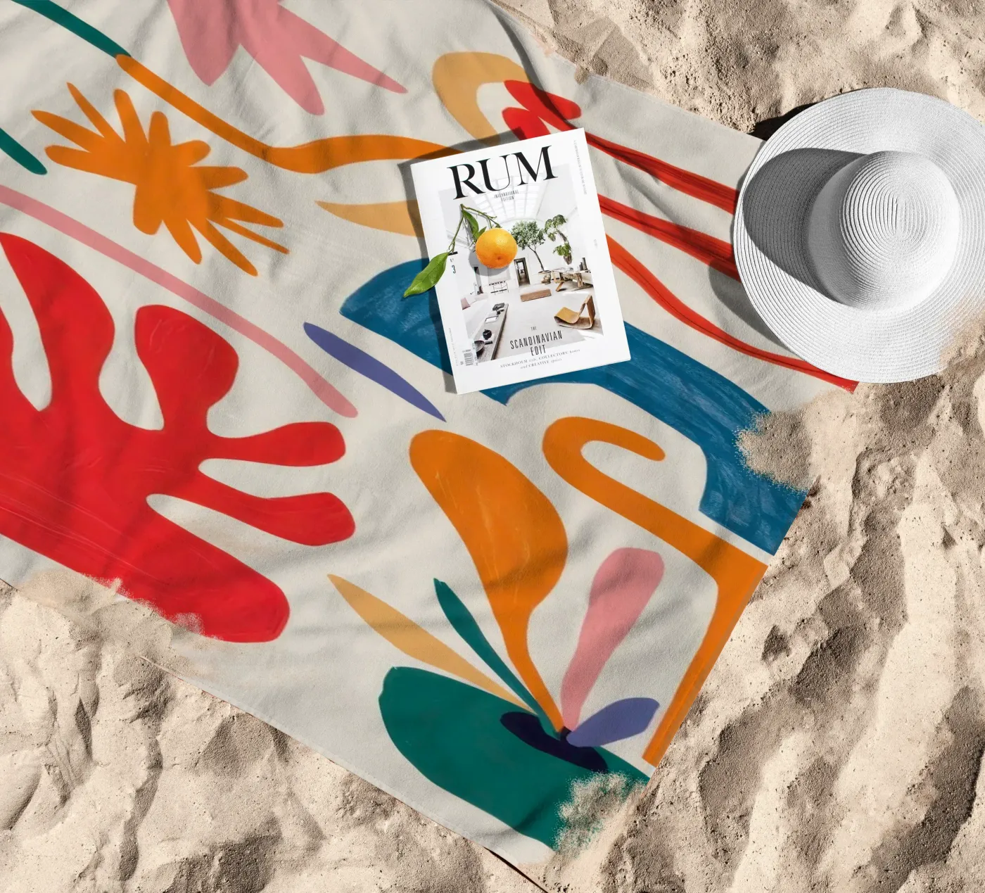 Ritmisch vormenspel strandhanddoek van Trace Brush