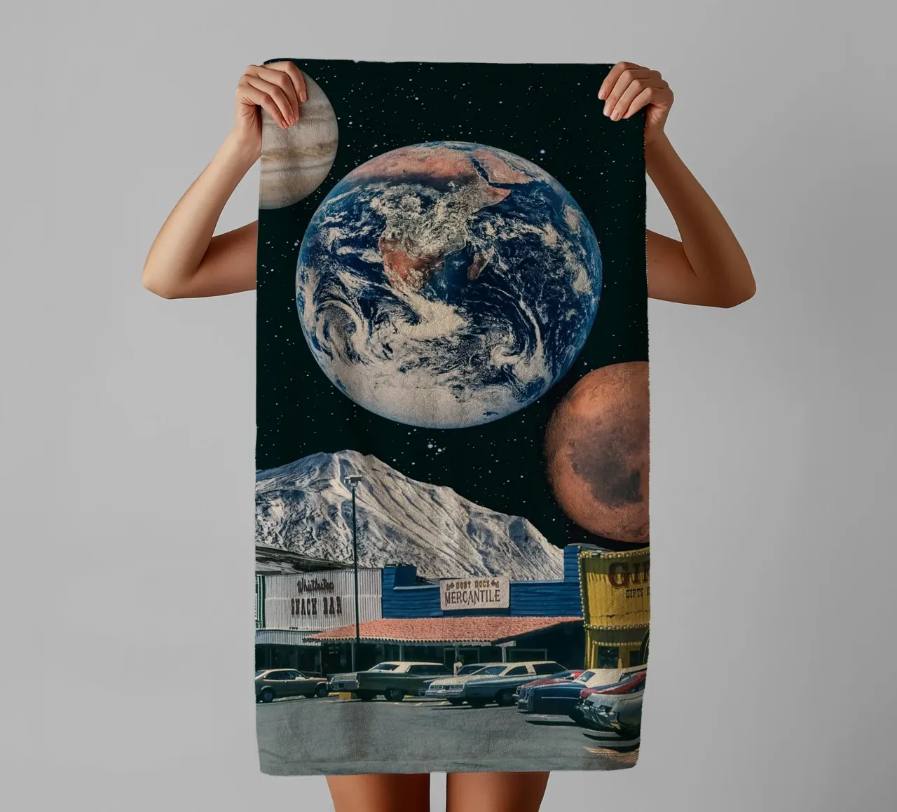 Collage di auto americane retrò asciugamano da bagno da Dapidoka