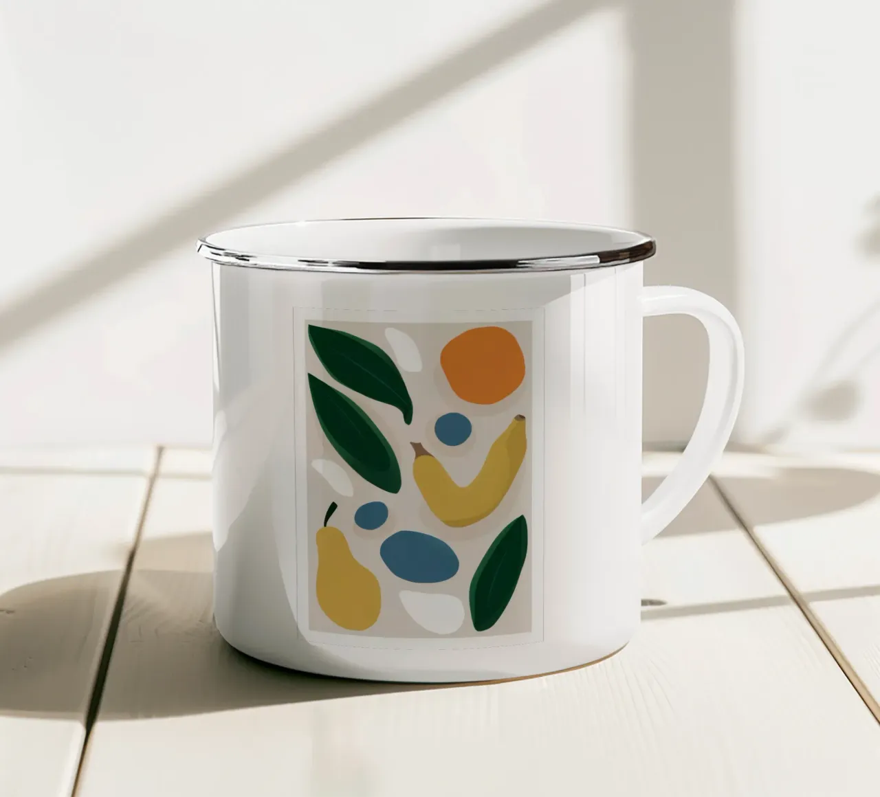 Forme di frutta destrutturate tazza in smalto da Trace Brush