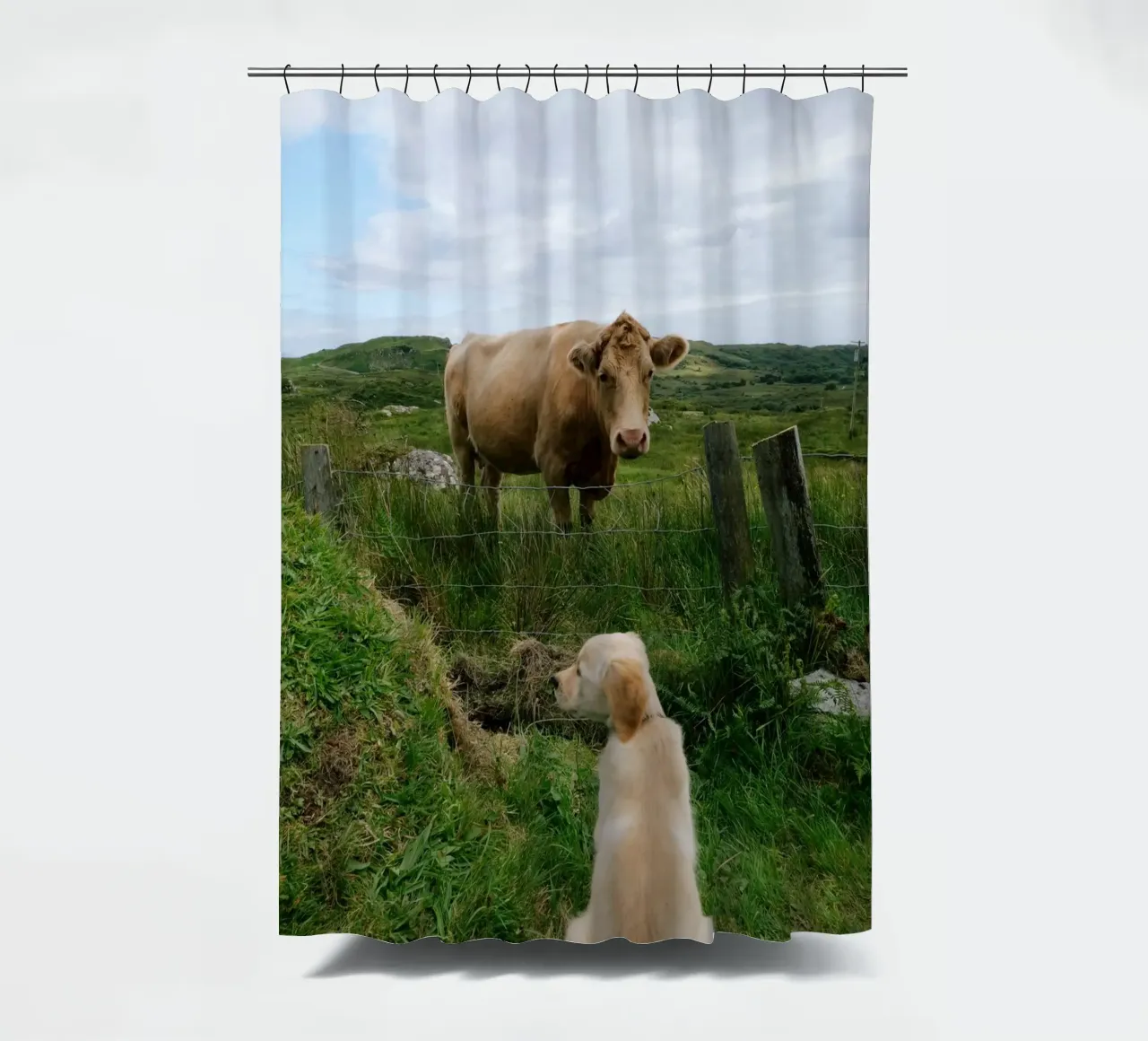 Uno sguardo curioso oltre la recinzione tenda da doccia da The Wild Creative Studio