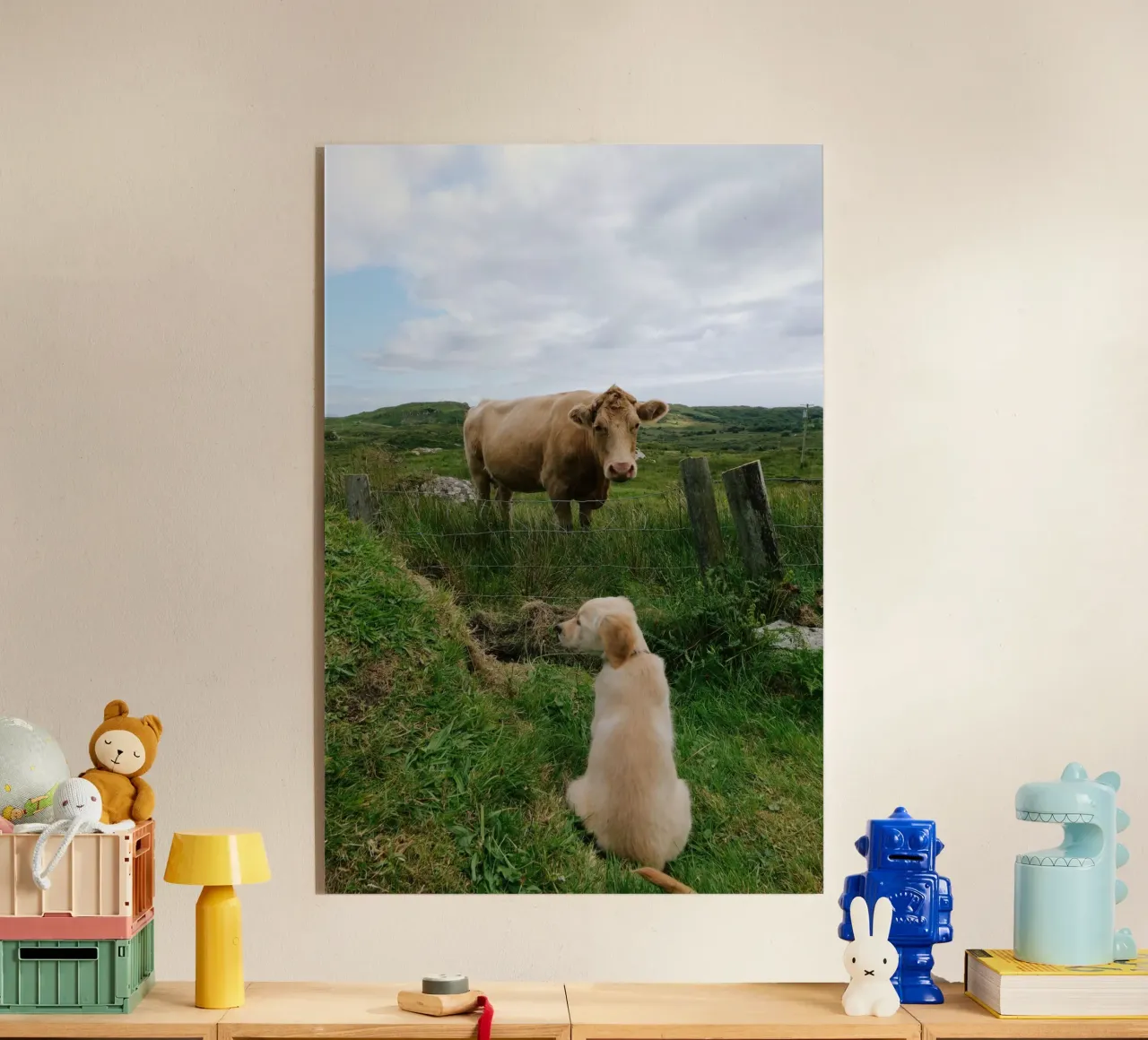 Uno sguardo curioso oltre la recinzione plexiglass da The Wild Creative Studio