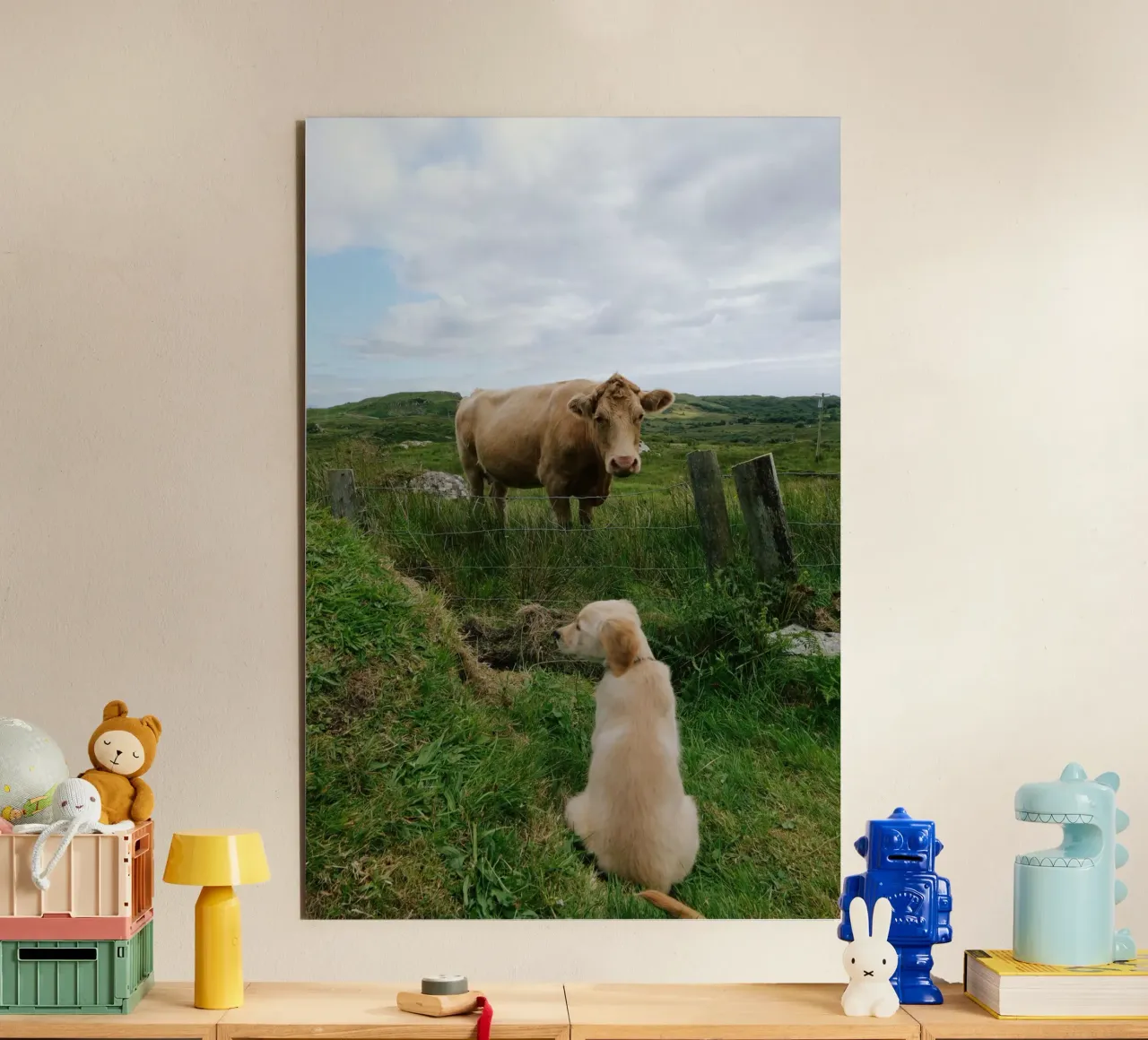 Uno sguardo curioso oltre la recinzione alluminio dibond da The Wild Creative Studio
