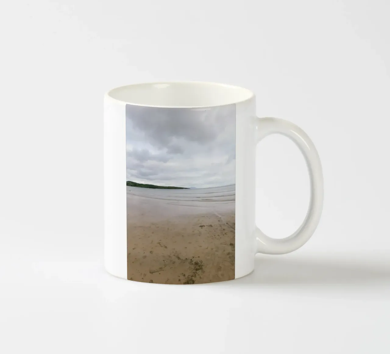 Silenzio sulla spiaggia di marea tazza in ceramica da The Wild Creative Studio