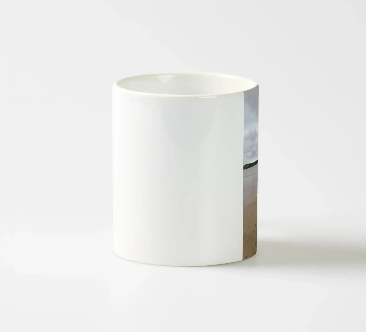 Silenzio sulla spiaggia di marea tazza in ceramica da The Wild Creative Studio