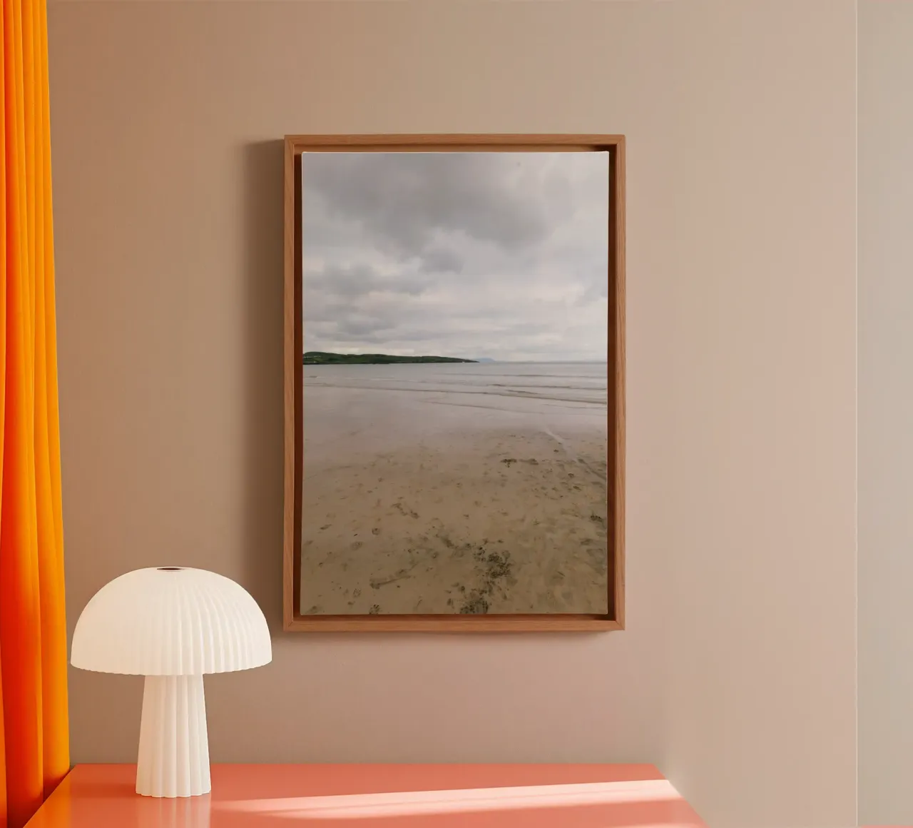 Silenzio sulla spiaggia di marea tela con Cornice a cassetta da The Wild Creative Studio