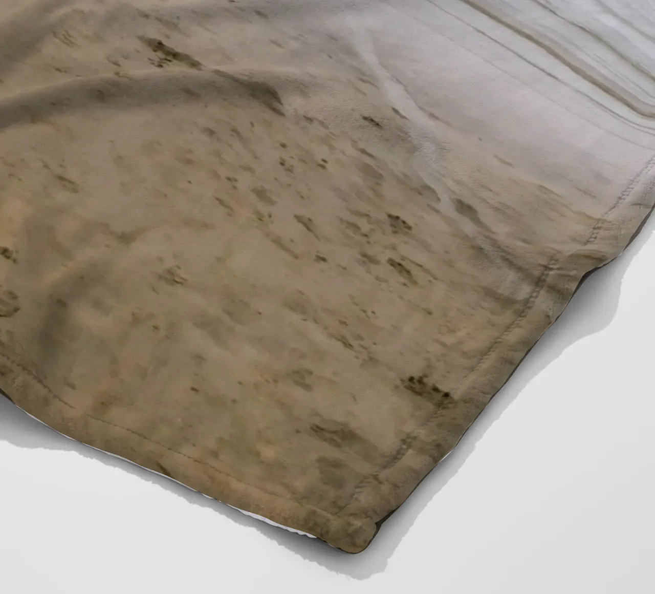 Silenzio sulla spiaggia di marea coperta in pile da The Wild Creative Studio